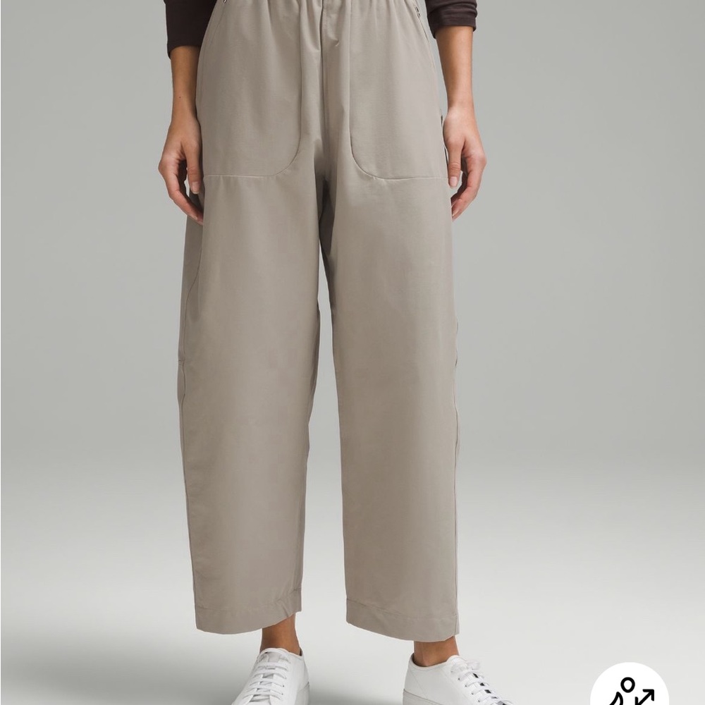 Lululemon lightweight mid rise barrel leg crop